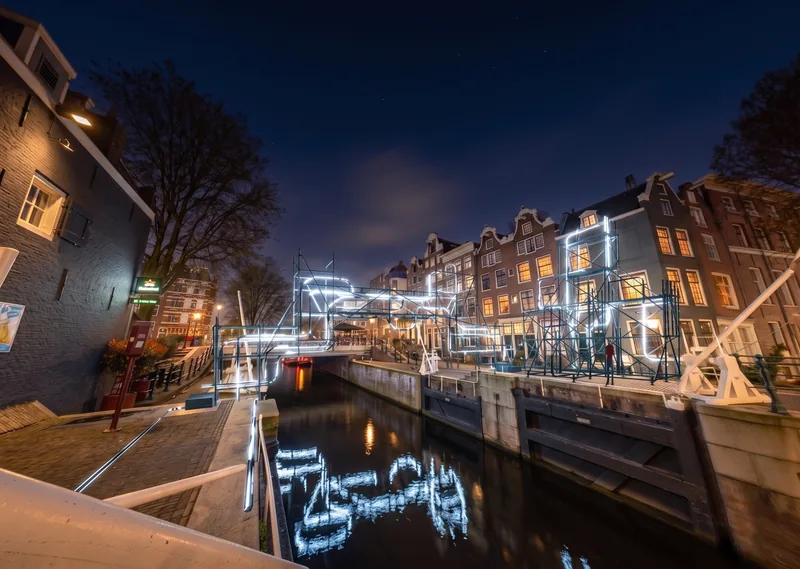 Fragmented Transmission van Ivan Kalinchev, lichtkunstwerk tijdens Amsterdam Light Festival editie 15